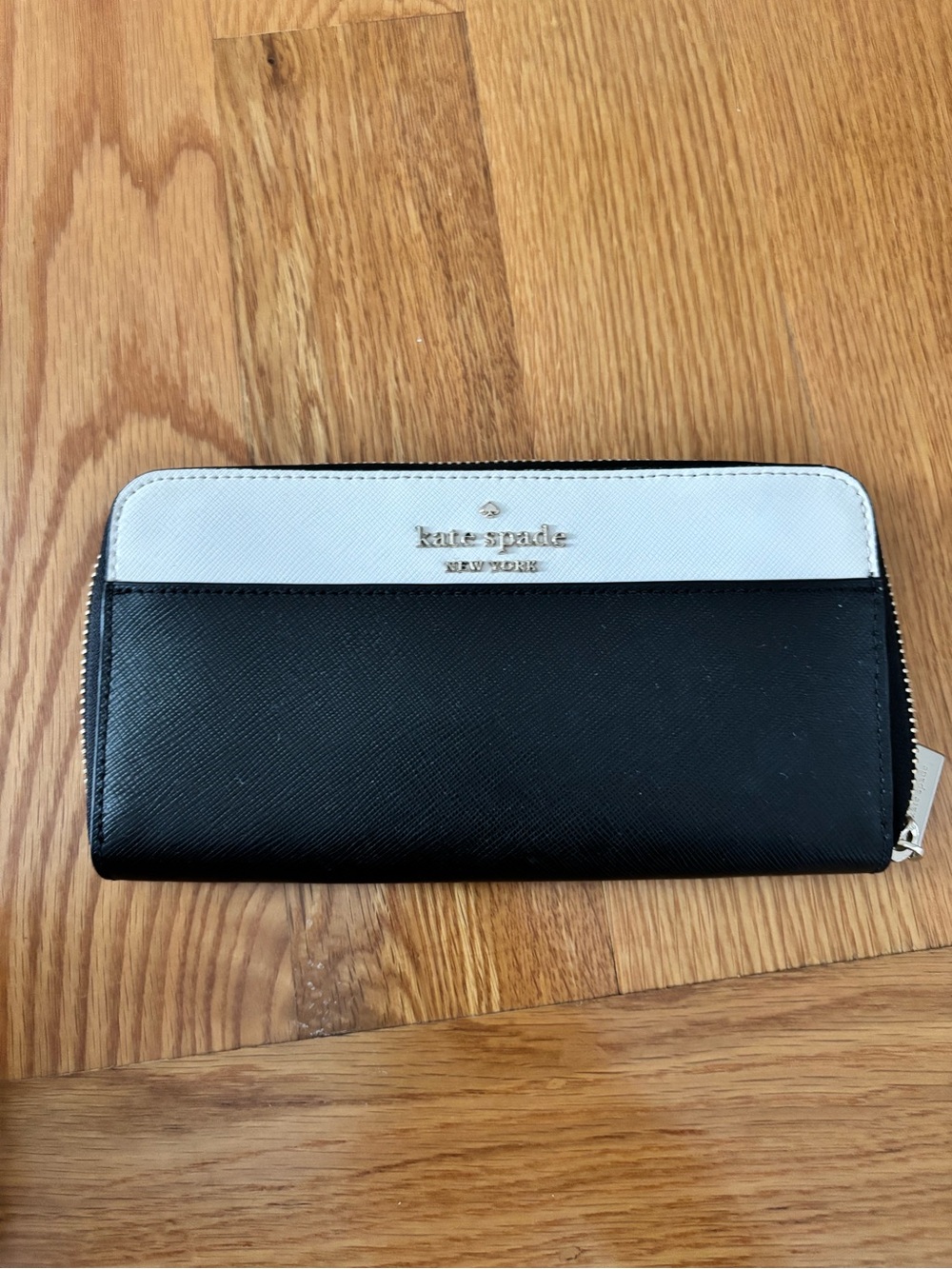 Brand New kate spade Black and White Two-Tone Zip Wallet with Gold Logo